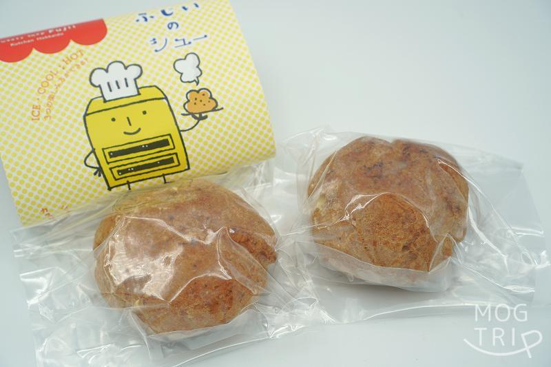 倶知安 お菓子のふじいの冷凍焼きたてシュークリームがテーブルに置かれている