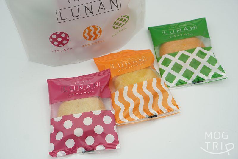 月寒あんぱん本舗のLUNAN（ルナン）3種類がテーブルに置かれている