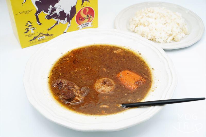 らっきょ牛すじスープカレー｜札幌らっきょ　お皿に盛り付けた様子