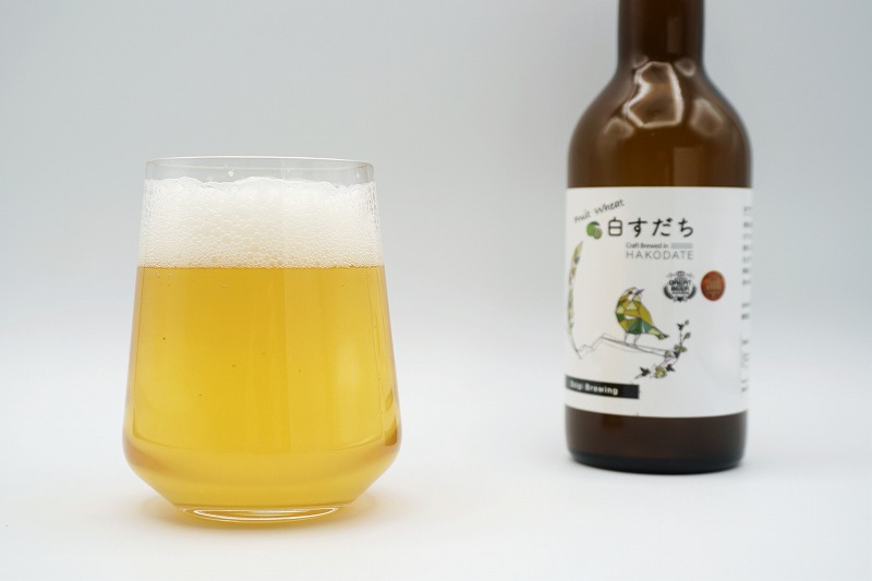 Ozigi Brewing　白すだちをグラスに注いだ様子