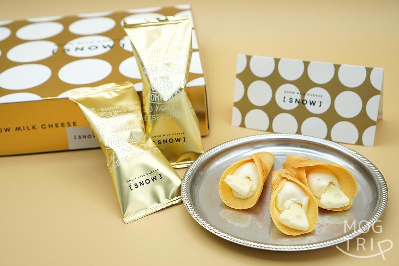 スノーミルクチーズ「お皿に並べている様子」