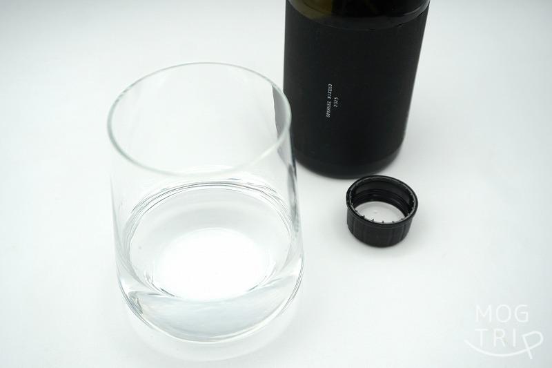 =gin(イコールジン)を注いだ様子