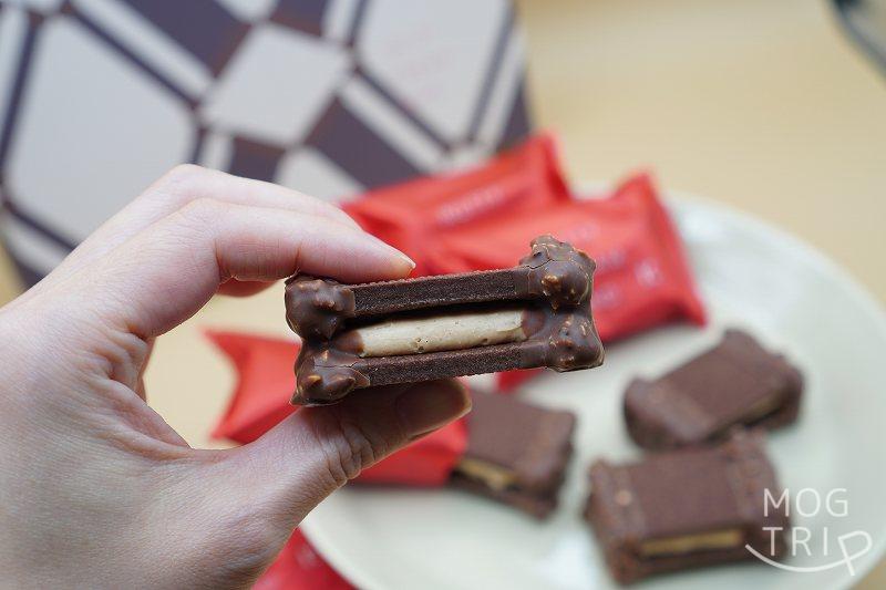 「ナッティクリームサンド」の断面