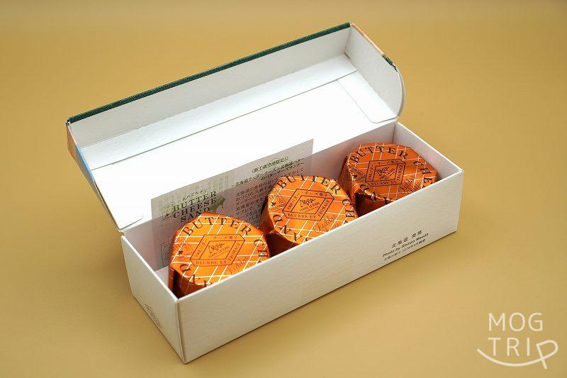 北のごちそうバターチーズサンド 北海道チェダーチーズ「箱の中身」